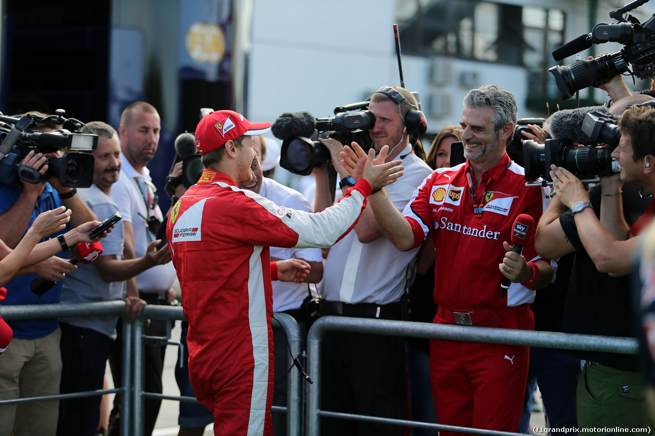 GP UNGHERIA, 26.07.2015 - Gara, Sebastian Vettel (GER) Ferrari SF15-T vincitore e Maurizio Arrivabene (ITA) Ferrari Team Principal