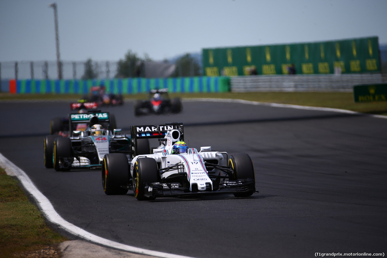 GP UNGHERIA, 26.07.2015 - Gara, Felipe Massa (BRA) Williams F1 Team FW37 davanti a Lewis Hamilton (GBR) Mercedes AMG F1 W06