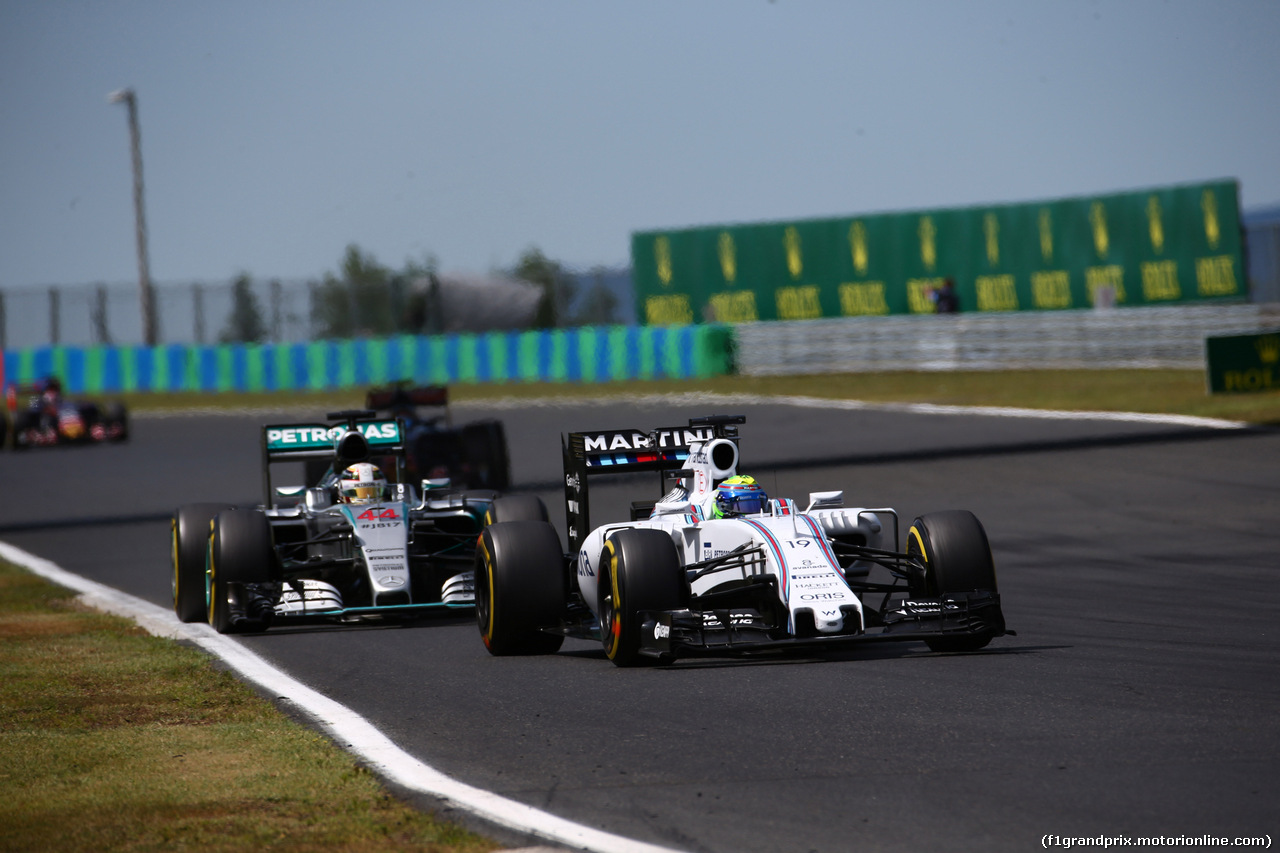 GP UNGHERIA, 26.07.2015 - Gara, Felipe Massa (BRA) Williams F1 Team FW37 davanti a Lewis Hamilton (GBR) Mercedes AMG F1 W06