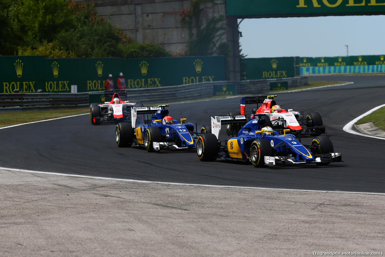 GP UNGHERIA, 26.07.2015 - Gara, Marcus Ericsson (SUE) Sauber C34 davanti a Felipe Nasr (BRA) Sauber C34