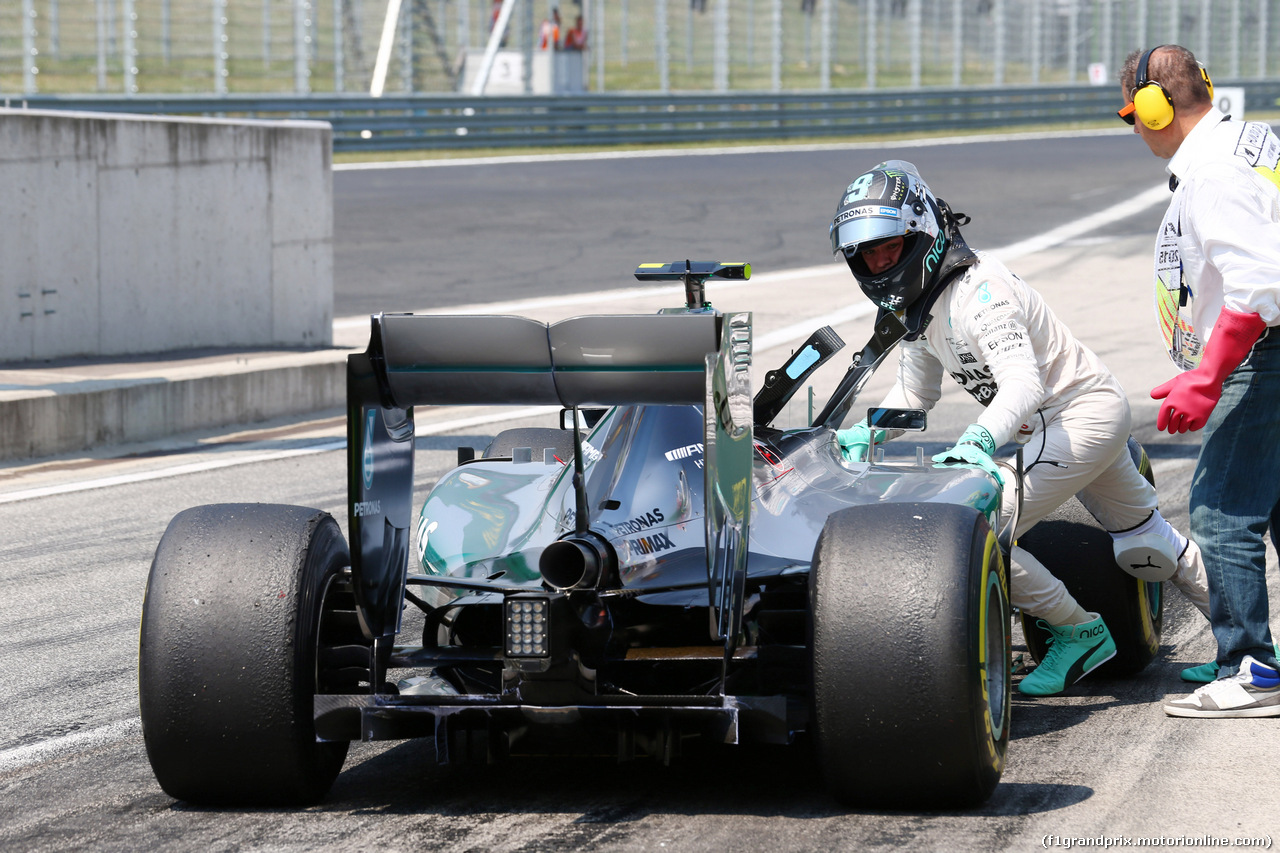 GP UNGHERIA, 25.07.2015 - Prove Libere 3, Nico Rosberg (GER) Mercedes AMG F1 W06, stopped in the pit lane
