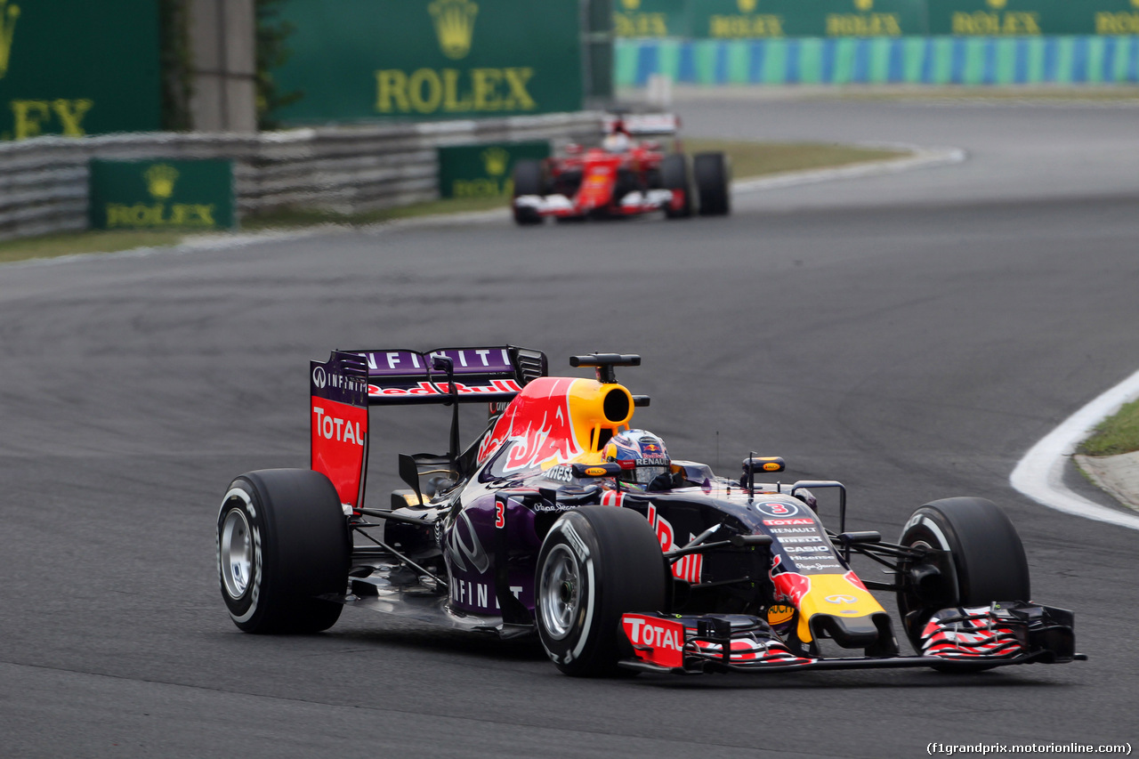GP UNGHERIA, 25.07.2015 - Qualifiche, Daniel Ricciardo (AUS) Red Bull Racing RB11 e Sebastian Vettel (GER) Ferrari SF15-T