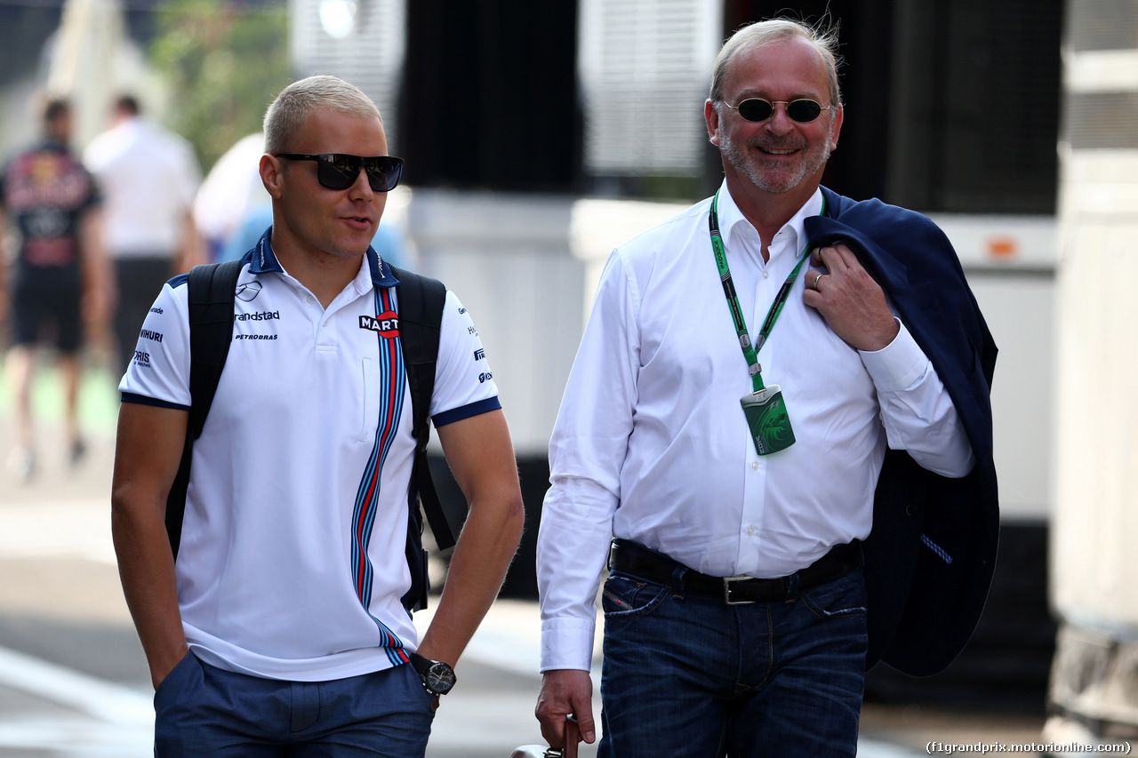 GP UNGHERIA, 24.07.2015 - Valtteri Bottas (FIN) Williams F1 Team FW37 e his manager Didier Coton (BEL)