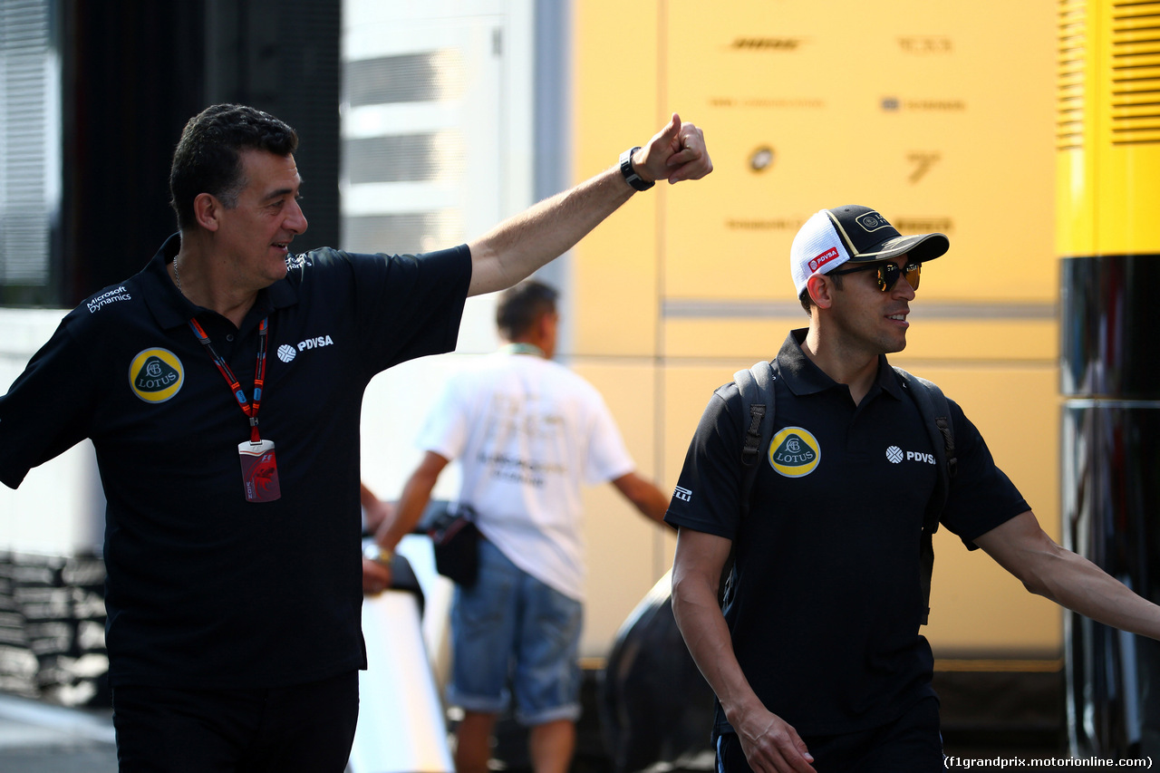 GP UNGHERIA, 24.07.2015 - Federico Gastaldi (ARG) Lotus F1 Team Deputy Team Principal e Pastor Maldonado (VEN) Lotus F1 Team E23