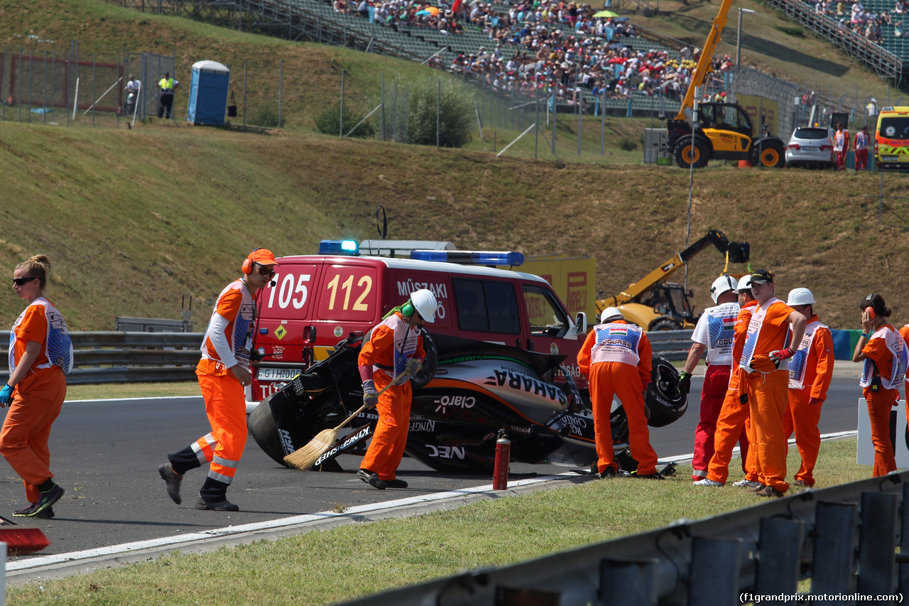 GP UNGHERIA, 24.07.2015 - Prove Libere 1, Crash, Sergio Perez (MEX) Sahara Force India F1 VJM08