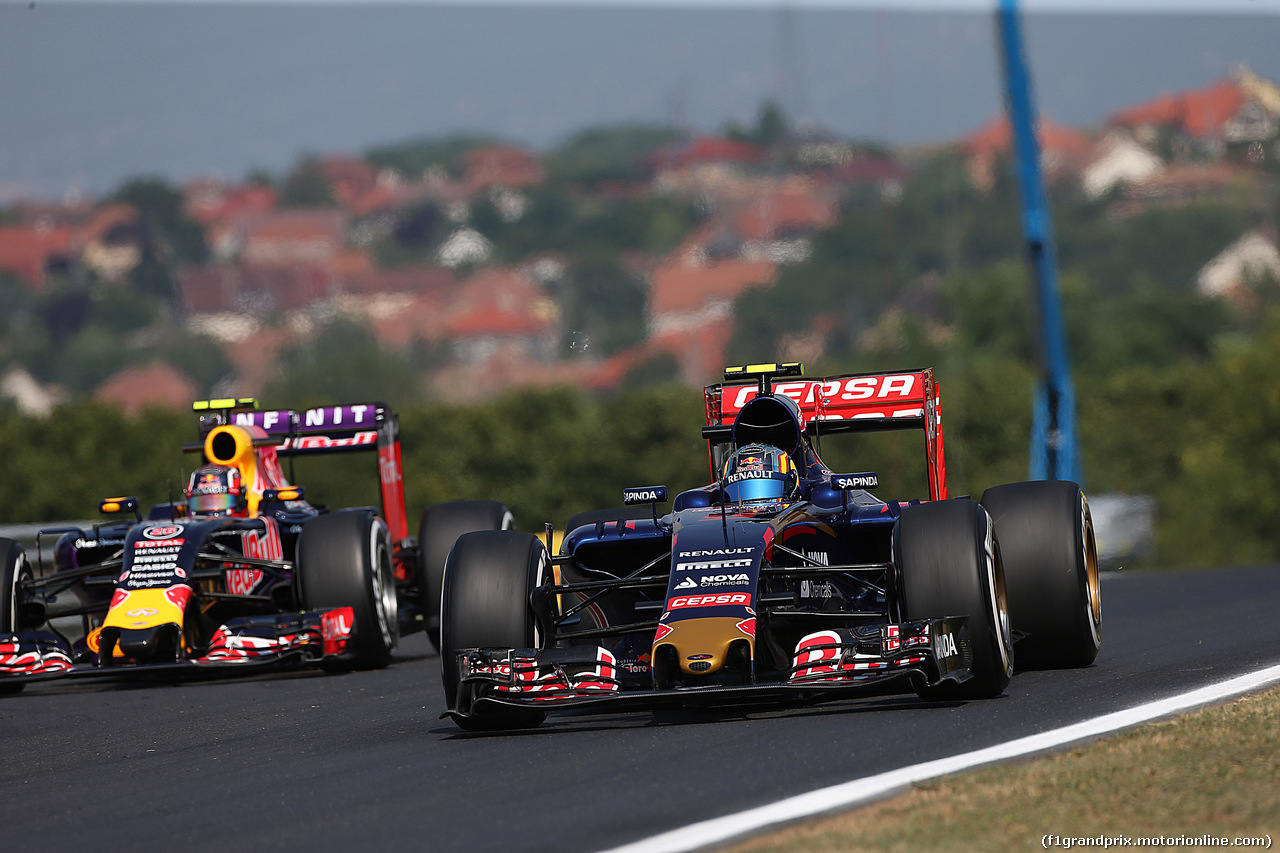 GP UNGHERIA, 24.07.2015- Prove Libere 1, Carlos Sainz Jr (ESP) Scuderia Toro Rosso STR10 e Daniil Kvyat (RUS) Red Bull Racing RB11