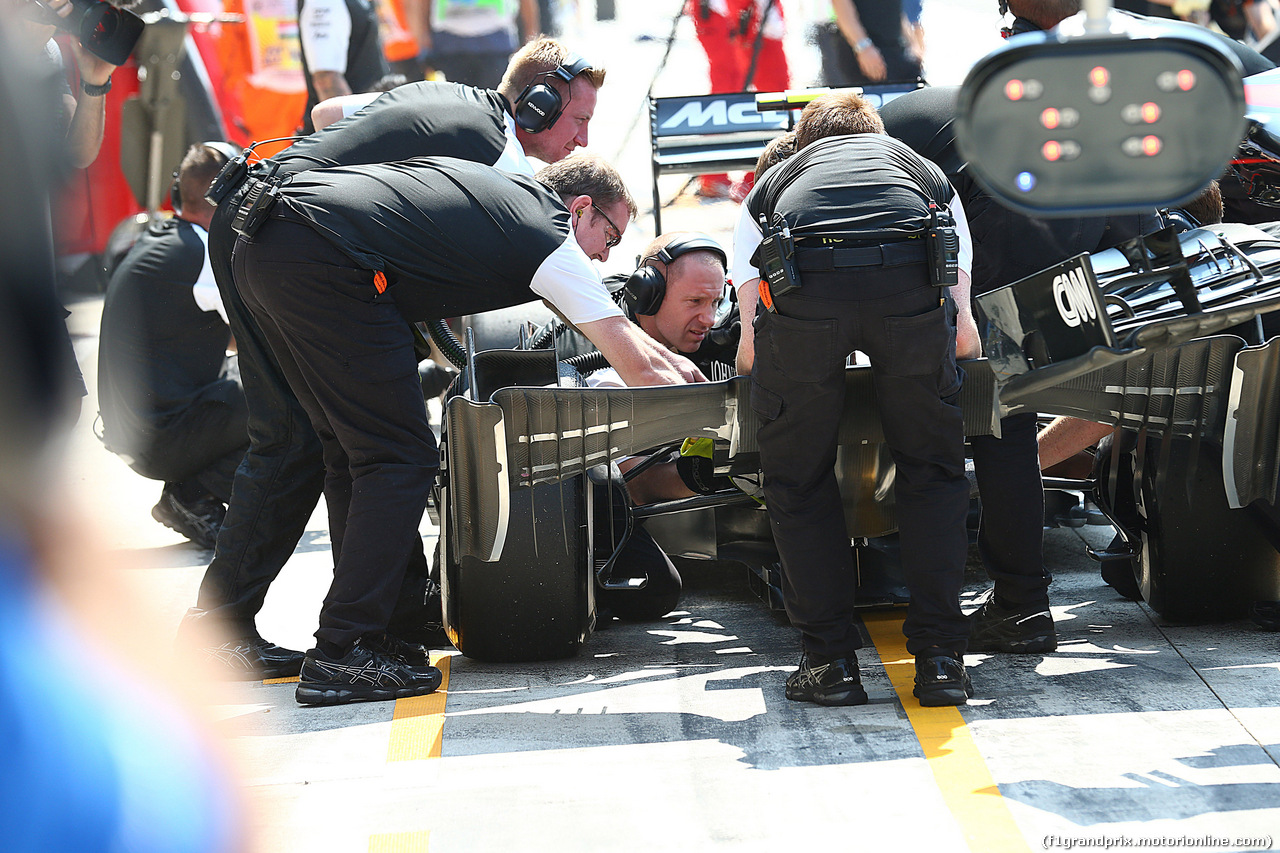 GP UNGHERIA, 24.07.2015- Prove Libere 1, Jenson Button (GBR)  McLaren Honda MP4-30.
