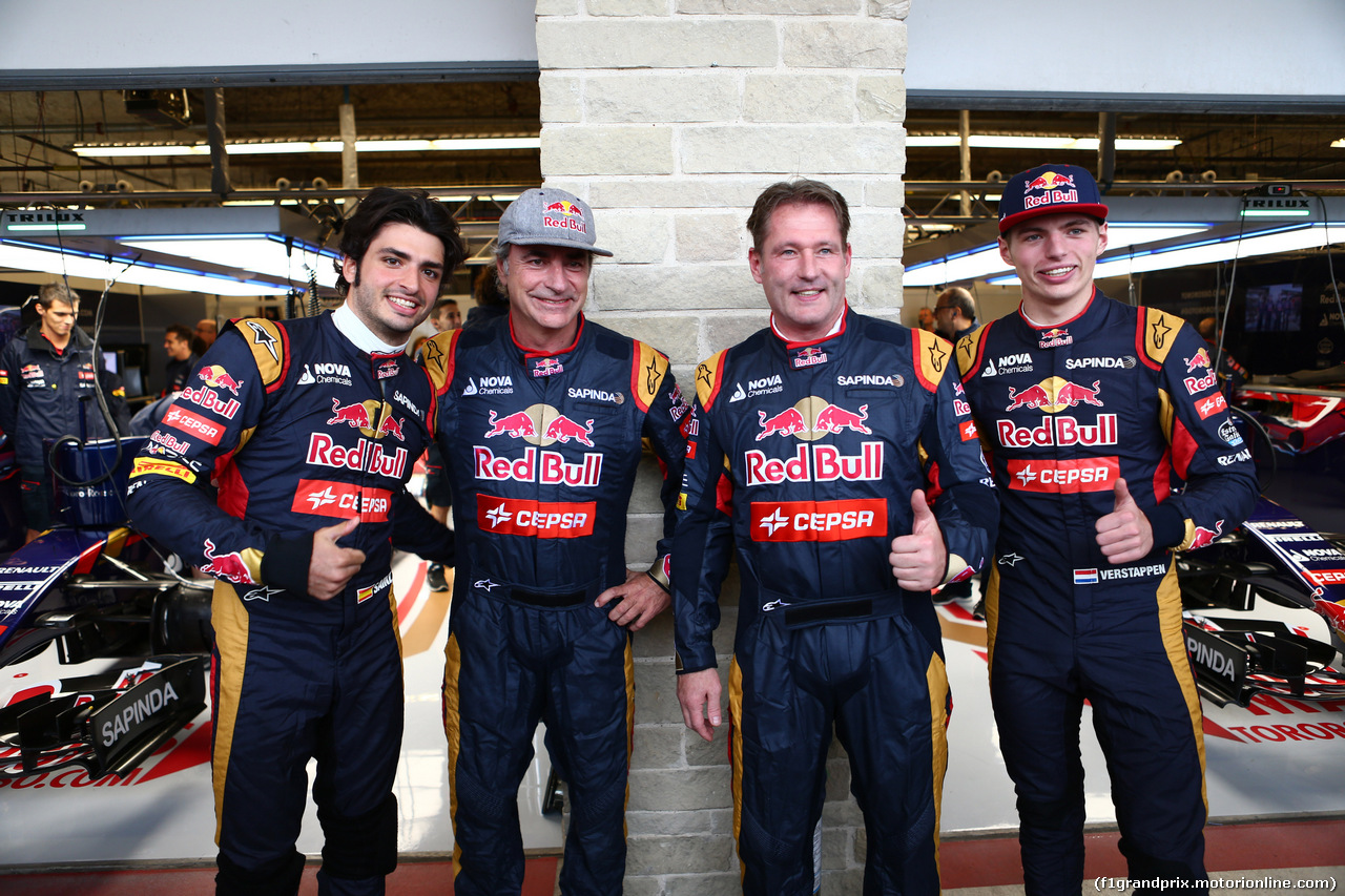 GP USA, 24.10.2015- Carlos Sainz Jr (ESP) Scuderia Toro Rosso STR10, Carlos Sainz Sr (ESP) Jos Verstappen (NED) e Max Verstappen (NED) Scuderia Toro Rosso STR10