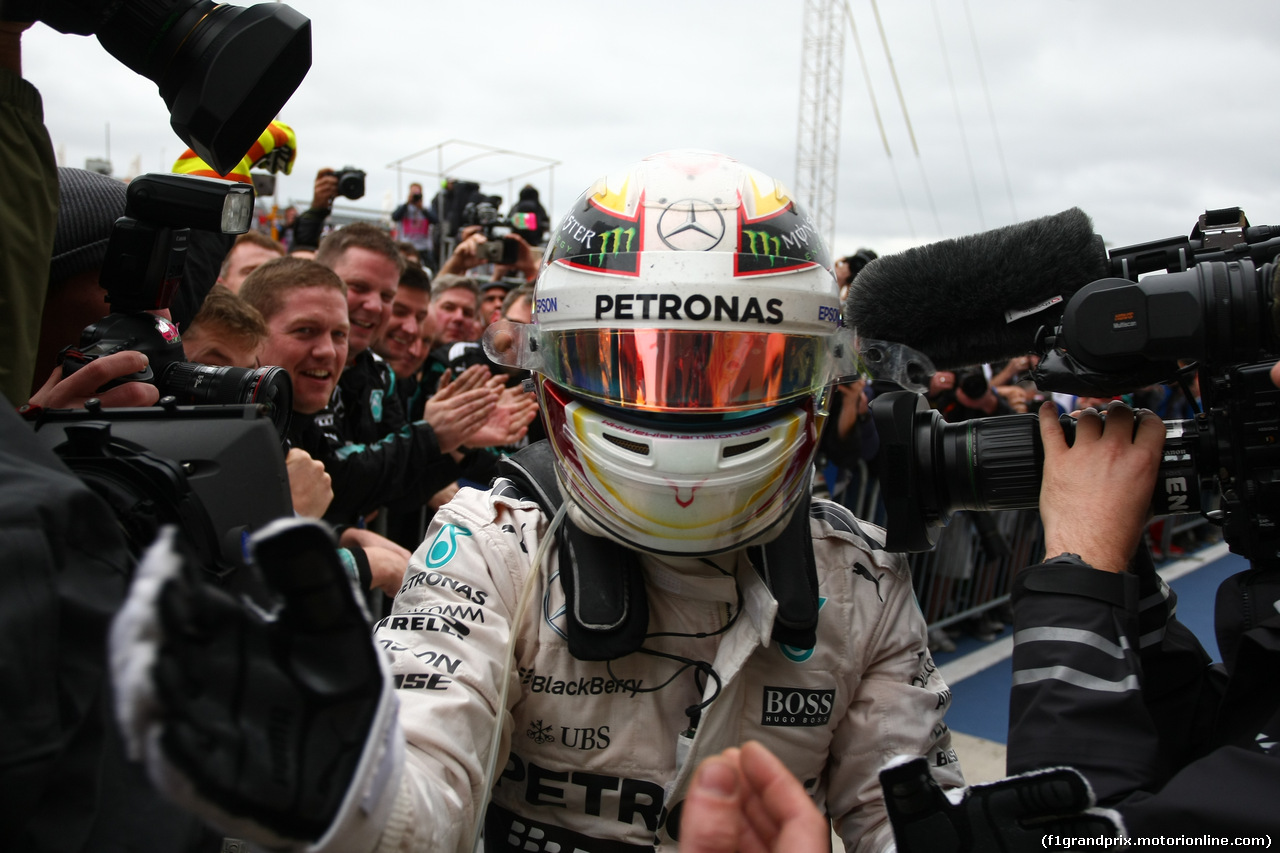 GP USA, 25.10.2015- Parc fermee celebration, winner Lewis Hamilton (GBR) Mercedes AMG F1 W06