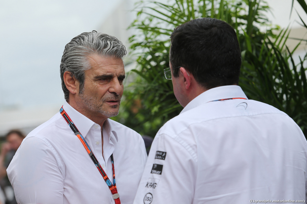 GP USA, 22.10.2015- Maurizio Arrivabene (ITA) Ferrari Team Principal with Eric Boullier (FRA) McLaren Racing Director