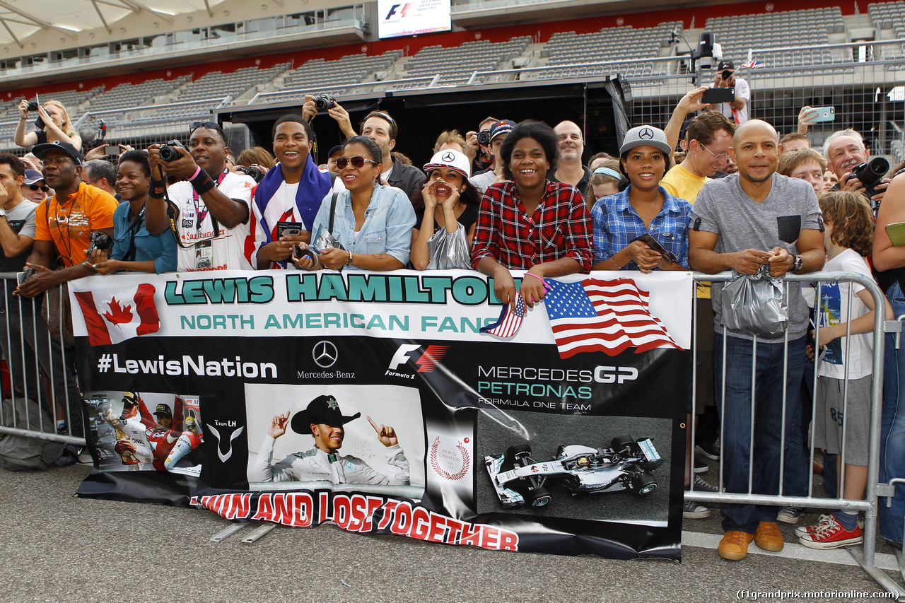 GP USA, 22.10.2015- Lewis Hamilton (GBR) Mercedes AMG F1 W06  fans