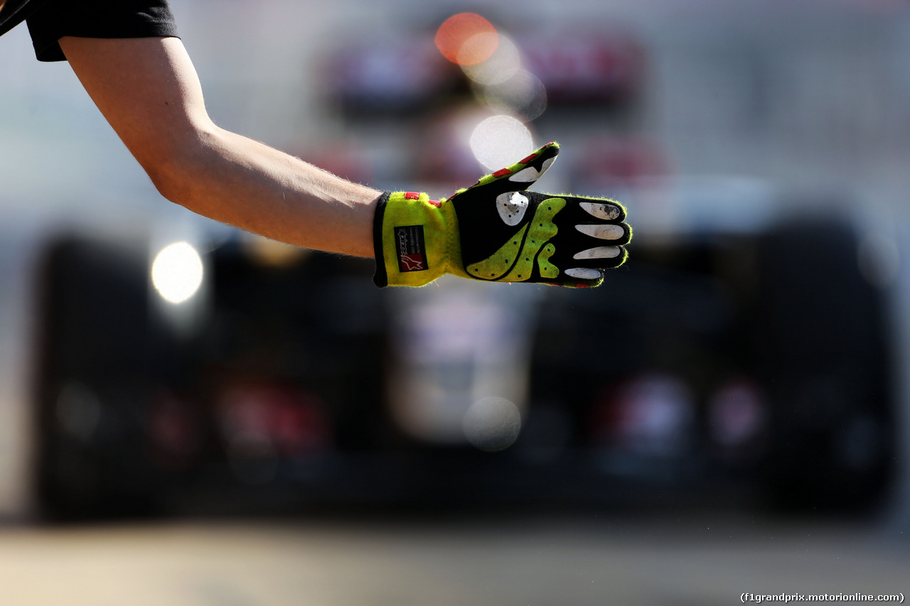 TEST F1 BARCELLONA 12 MAGGIO, Pastor Maldonado (VEN) Lotus F1 E23 enters his pit box.
12.05.2015.