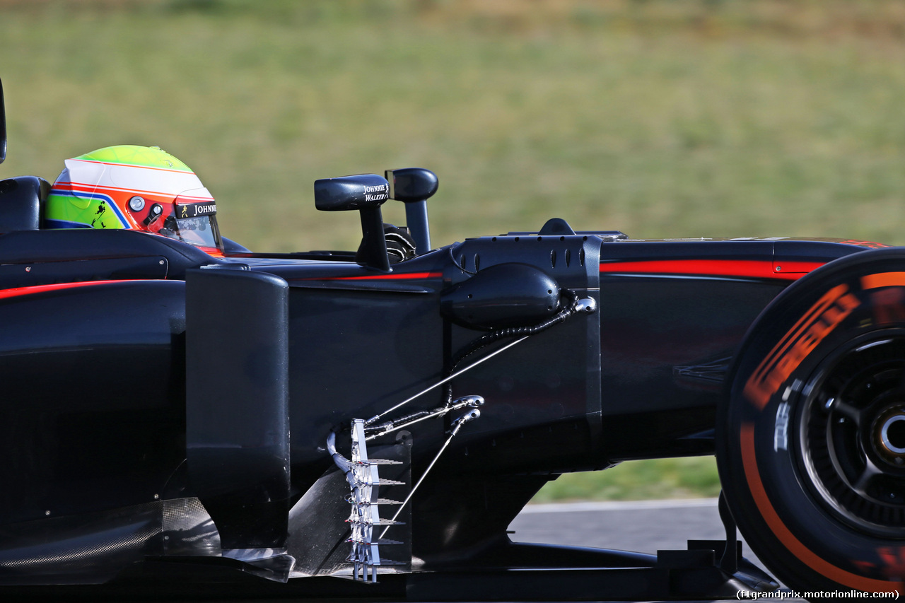 TEST F1 BARCELLONA 12 MAGGIO, Oliver Turvey (GBR) McLaren MP4-30 Test Driver running sensor equipment at the sidepod.
12.05.2015.