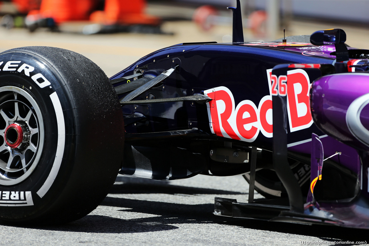 TEST F1 BARCELLONA 12 MAGGIO, Daniil Kvyat (RUS) Red Bull Racing RB11 - front suspension detail.
12.05.2015.