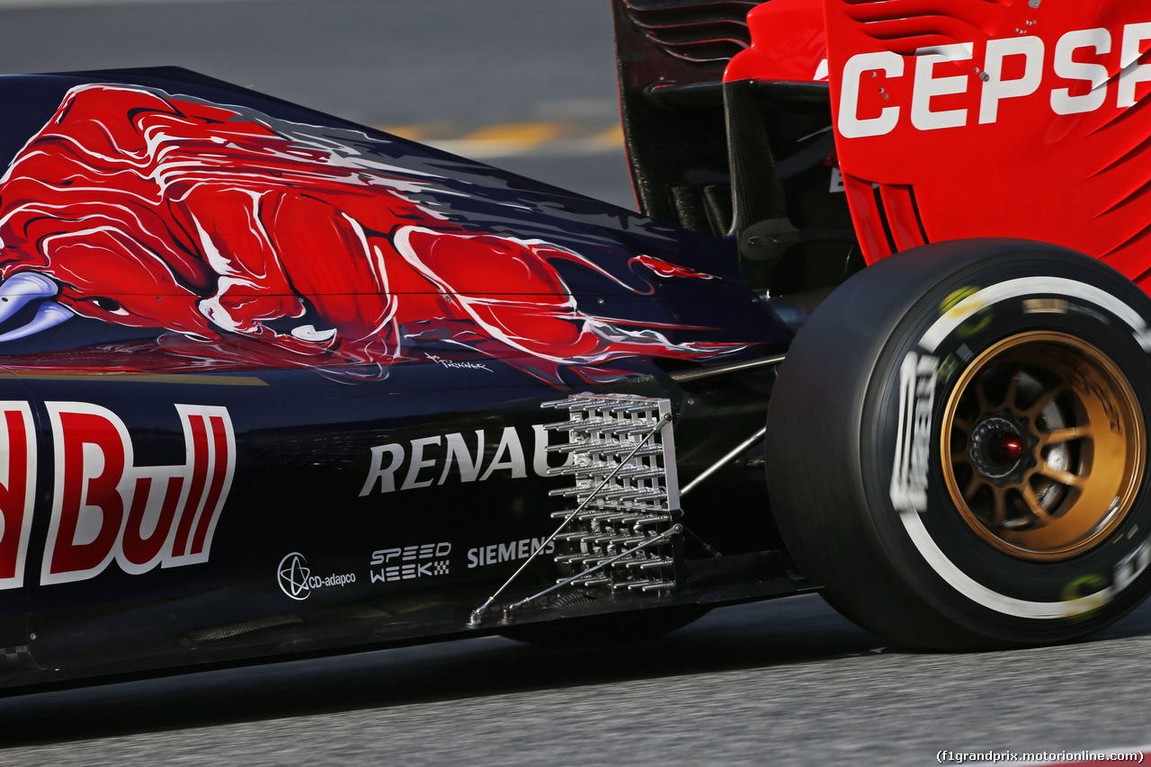 TEST F1 BARCELLONA 13 MAGGIO, Carlos Sainz Jr (ESP) Scuderia Toro Rosso STR10 running sensor equipment.
13.05.2015.