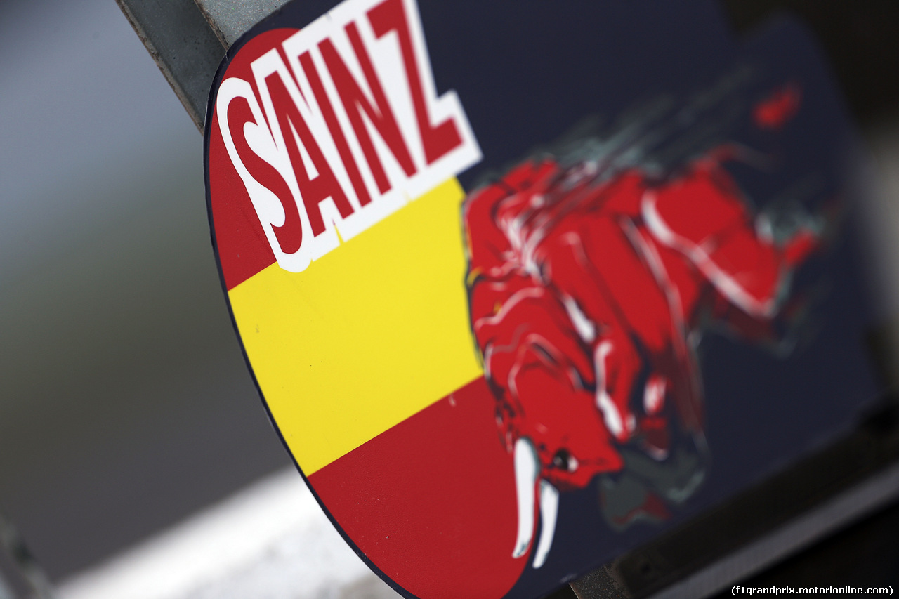 TEST F1 BARCELLONA 13 MAGGIO, Pit board for Carlos Sainz Jr (ESP) Scuderia Toro Rosso.
13.05.2015.