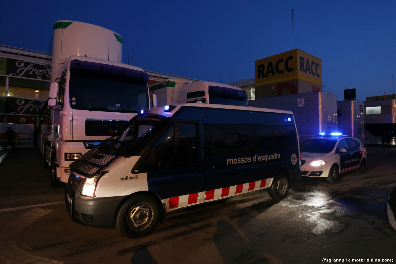 TEST F1 BARCELLONA 19 FEBBRAIO, Police vehicles arrive in the paddock.
19.02.2015.