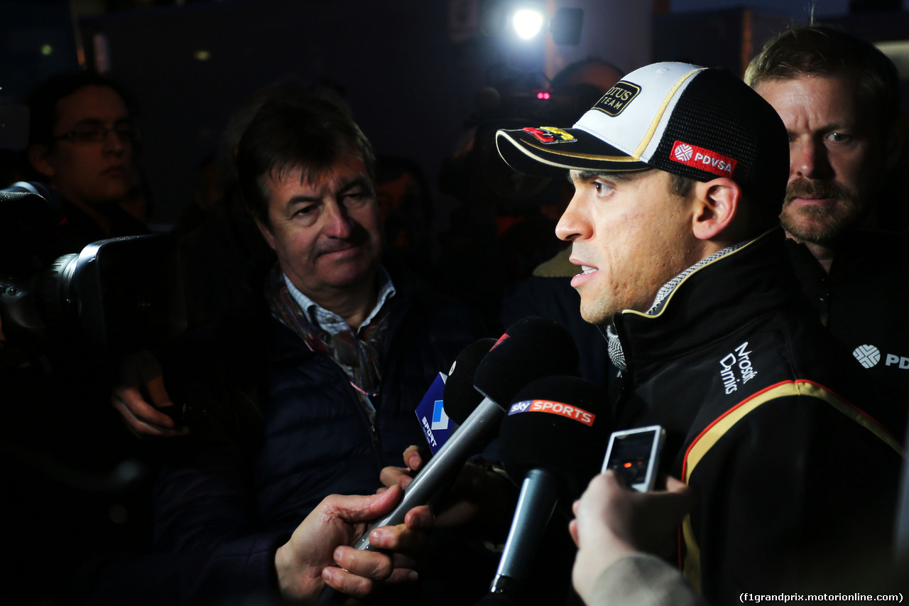 TEST F1 BARCELLONA 19 FEBBRAIO, Pastor Maldonado (VEN) Lotus F1 Team with the media.
19.02.2015.