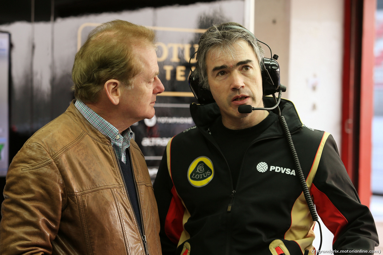 TEST F1 BARCELLONA 20 FEBBRAIO, (L to R): Jonathan Palmer (GBR) with Nick Chester (GBR) Lotus F1 Team Technical Director.
20.02.2015.