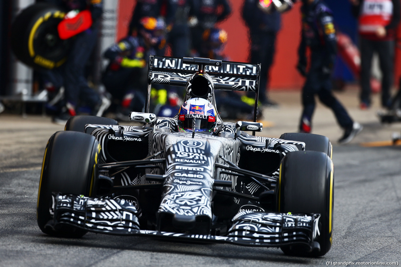 TEST F1 BARCELLONA 20 FEBBRAIO, Daniel Ricciardo (AUS) Red Bull Racing RB11 practices a pit stop.
20.02.2015.