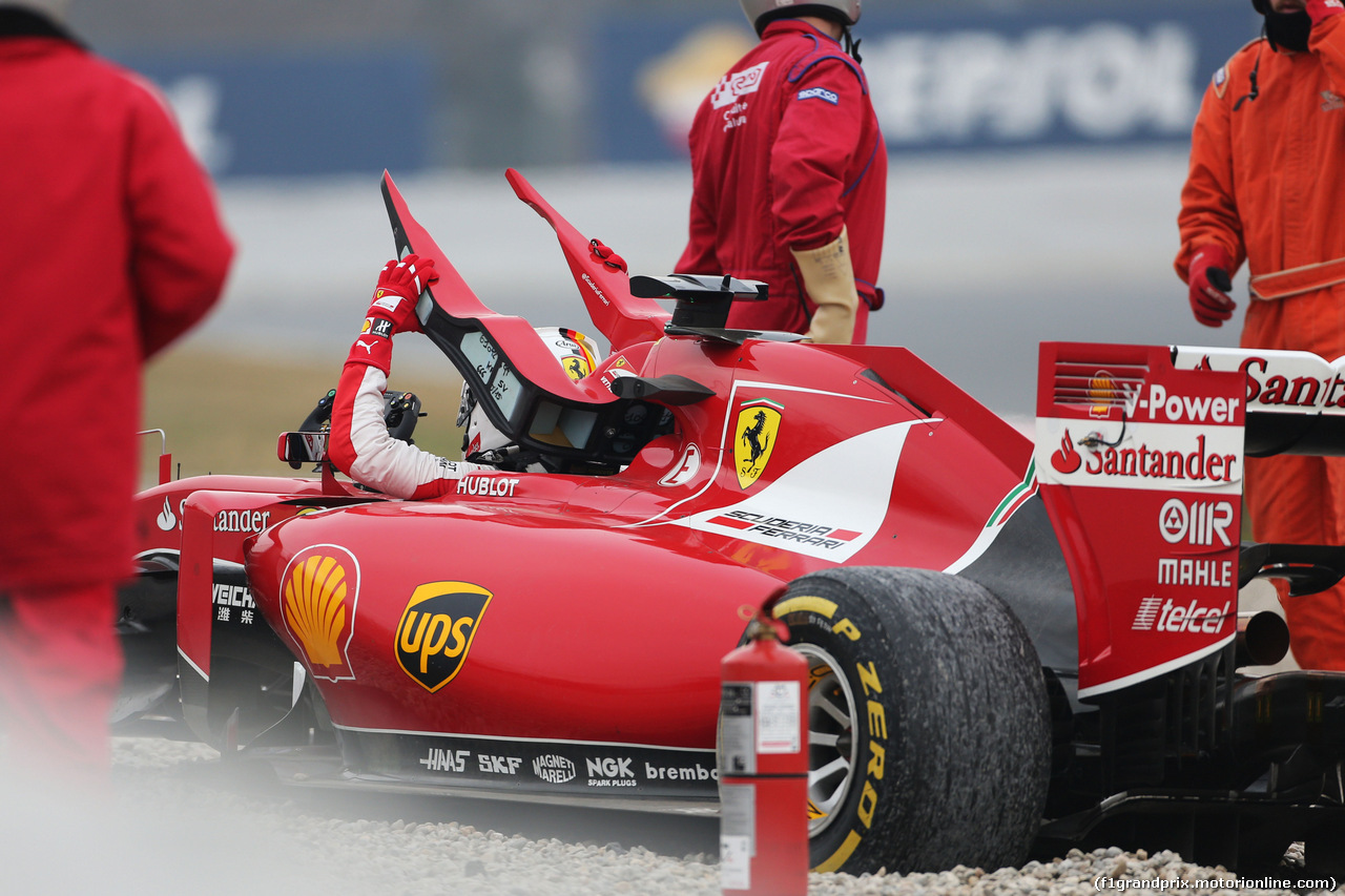 TEST F1 BARCELLONA 21 FEBBRAIO, Sebastian Vettel (GER) Ferrari SF15-T spins off the circuit.
21.02.2015.