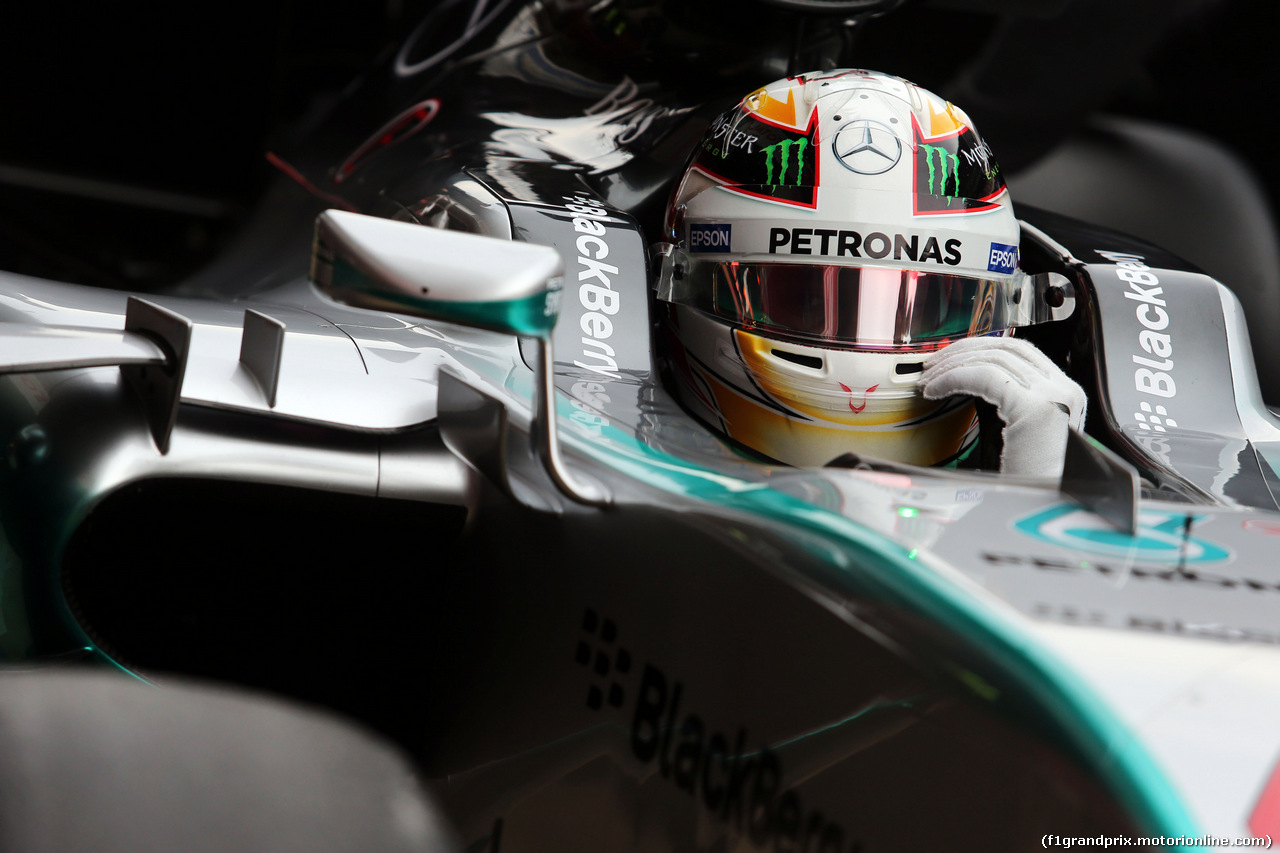 TEST F1 BARCELLONA 21 FEBBRAIO, Lewis Hamilton (GBR) Mercedes AMG F1 W06 in the pits.
21.02.2015.