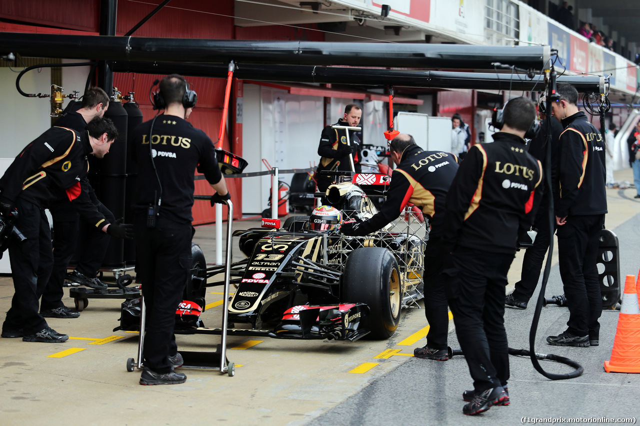 TEST F1 BARCELLONA 21 FEBBRAIO, Pastor Maldonado (VEN) Lotus F1 E23 in the pits.
21.02.2015.