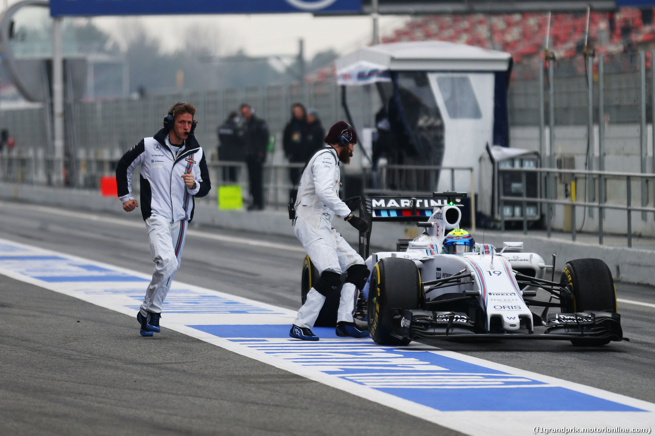 TEST F1 BARCELLONA 21 FEBBRAIO, Felipe Massa (BRA) Williams FW37 stops in the pit lane.
21.02.2015.