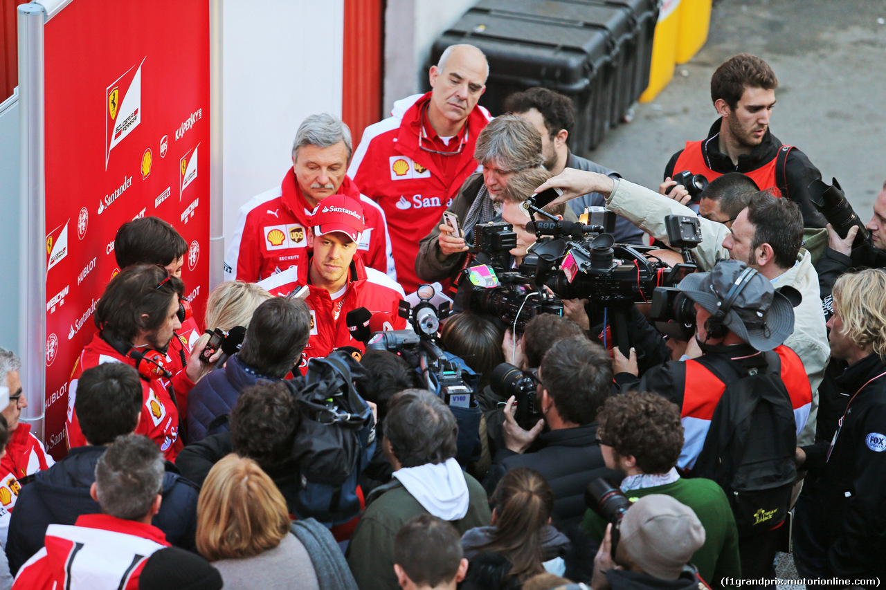 TEST F1 BARCELLONA 21 FEBBRAIO, Sebastian Vettel (GER) Ferrari with the media.
21.02.2015.