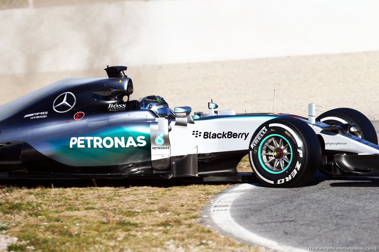 TEST F1 BARCELLONA 22 FEBBRAIO, Nico Rosberg (GER) Mercedes AMG F1 W06 spins off the circuit.
22.02.2015.