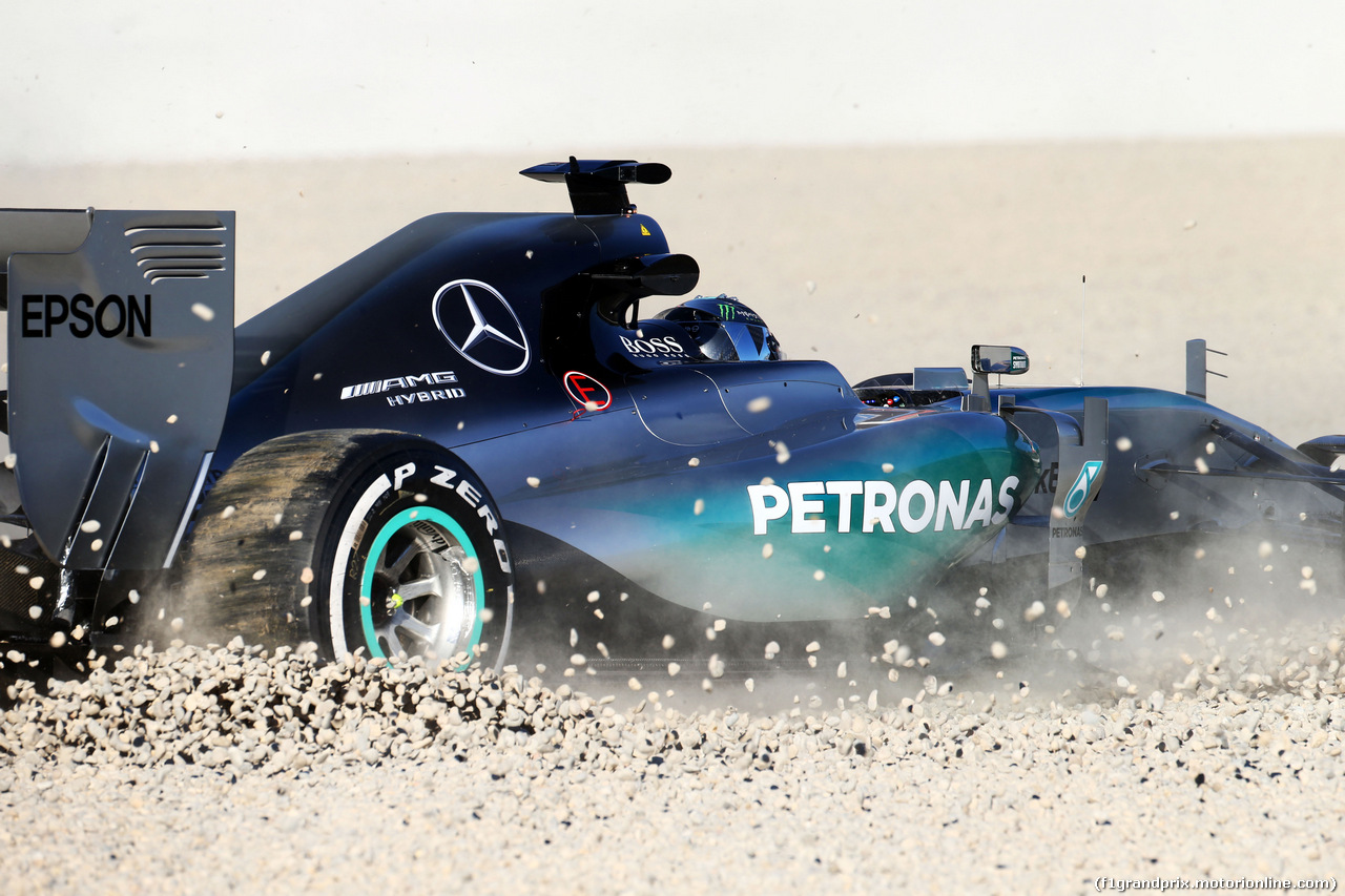 TEST F1 BARCELLONA 22 FEBBRAIO, Nico Rosberg (GER) Mercedes AMG F1 W06 spins off the circuit.
22.02.2015.