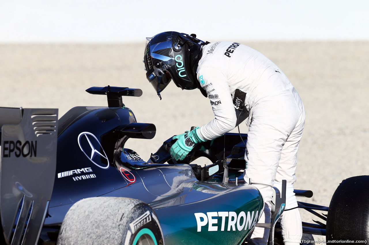 TEST F1 BARCELLONA 22 FEBBRAIO, Nico Rosberg (GER) Mercedes AMG F1 W06 spins off the circuit.
22.02.2015.