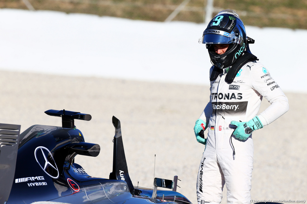 TEST F1 BARCELLONA 22 FEBBRAIO, Nico Rosberg (GER) Mercedes AMG F1 W06 spins off the circuit.
22.02.2015.