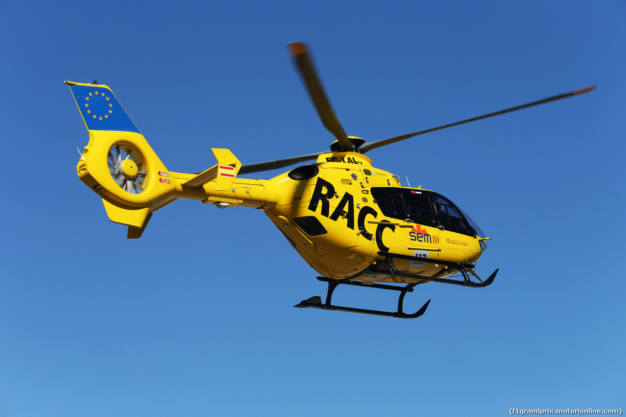 TEST F1 BARCELLONA 22 FEBBRAIO, Fernando Alonso (ESP) McLaren is airlifted from the circuit in a helicopter.
22.02.2015.
