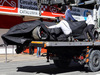 F1-TEST BARCELONA, 22. FEBRUAR, Der McLaren MP4-30 von Fernando Alonso (ESP) McLaren wird auf der Ladefläche eines Lastwagens zurück in die Box geborgen. 22.02.2015.