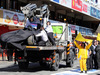 F1-TEST BARCELONA, 22. FEBRUAR, Der McLaren MP4-30 von Fernando Alonso (ESP) McLaren wird auf der Ladefläche eines Lastwagens zurück in die Box geborgen. 22.02.2015.