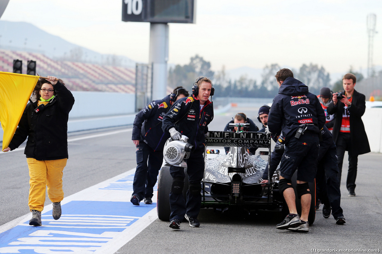 TEST F1 BARCELLONA 26 FEBBRAIO, Daniil Kvyat (RUS) Red Bull Racing RB11 stops at the end of the pit lane.
26.02.2015.
