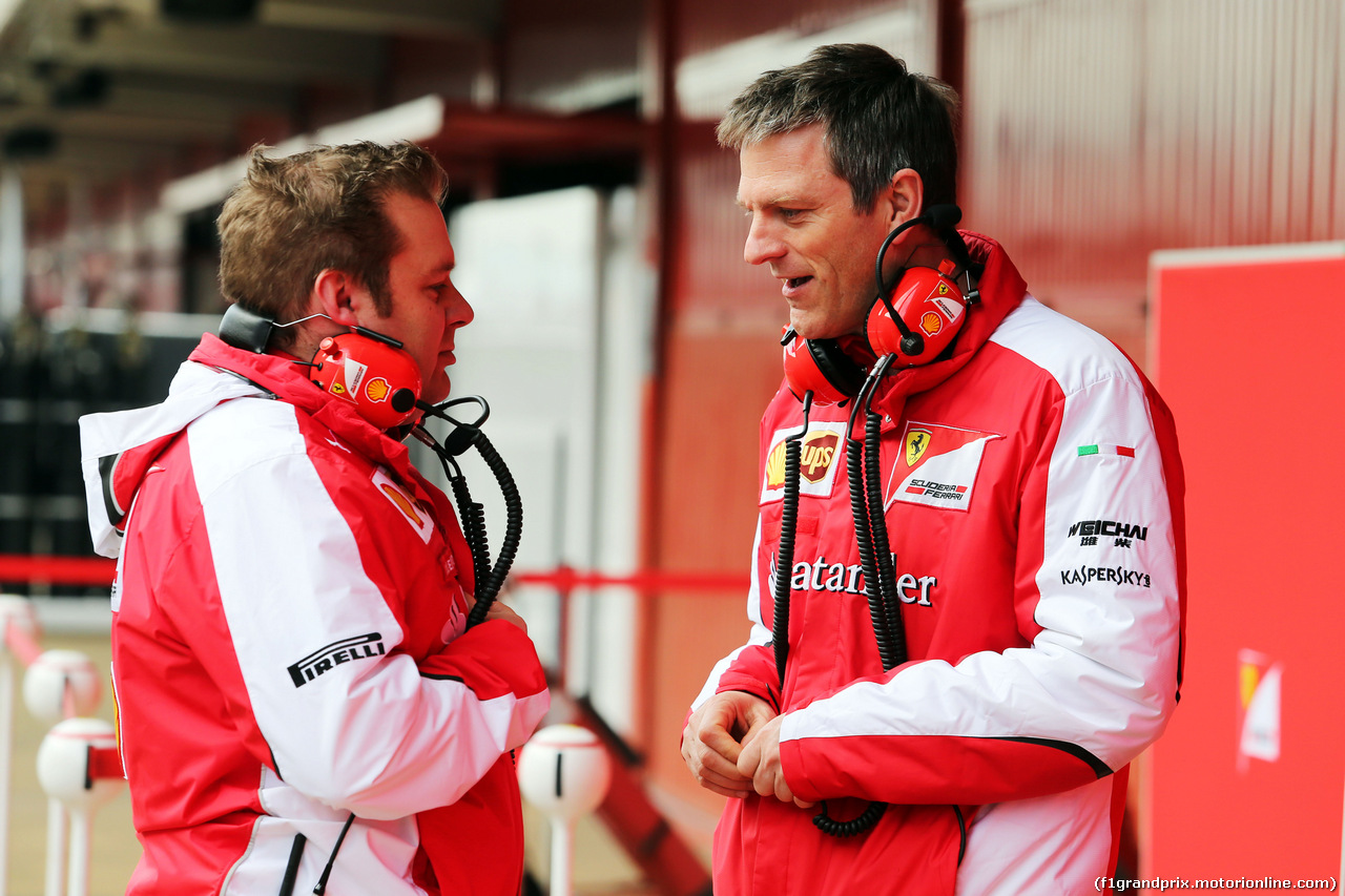 TEST F1 BARCELLONA 26 FEBBRAIO, (L to R): Dave Greenwood (GBR) Ferrari Gara Engineer with James Allison (GBR) Ferrari Chassis Technical Director.
26.02.2015.