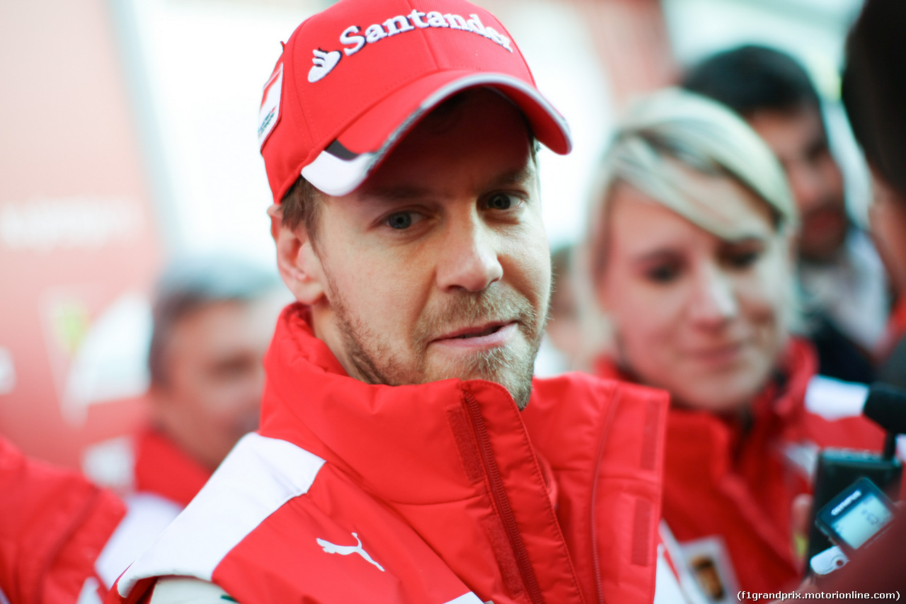 TEST F1 BARCELLONA 27 FEBBRAIO, Sebastian Vettel (GER) Ferrari with the media.
27.02.2015.