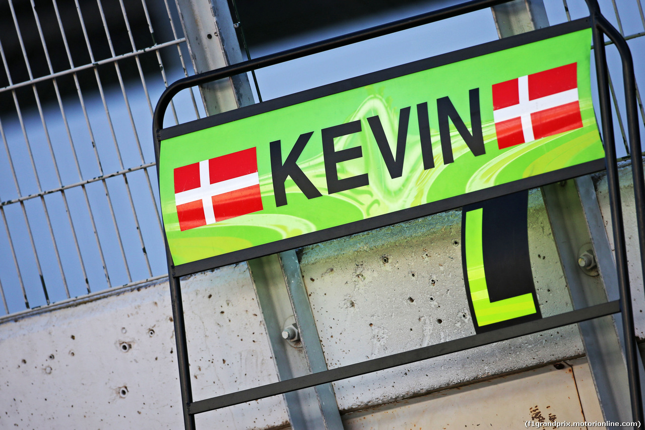 TEST F1 BARCELLONA 28 FEBBRAIO, Pit board for Kevin Magnussen (DEN) McLaren Test e Reserve Driver.
28.02.2015.