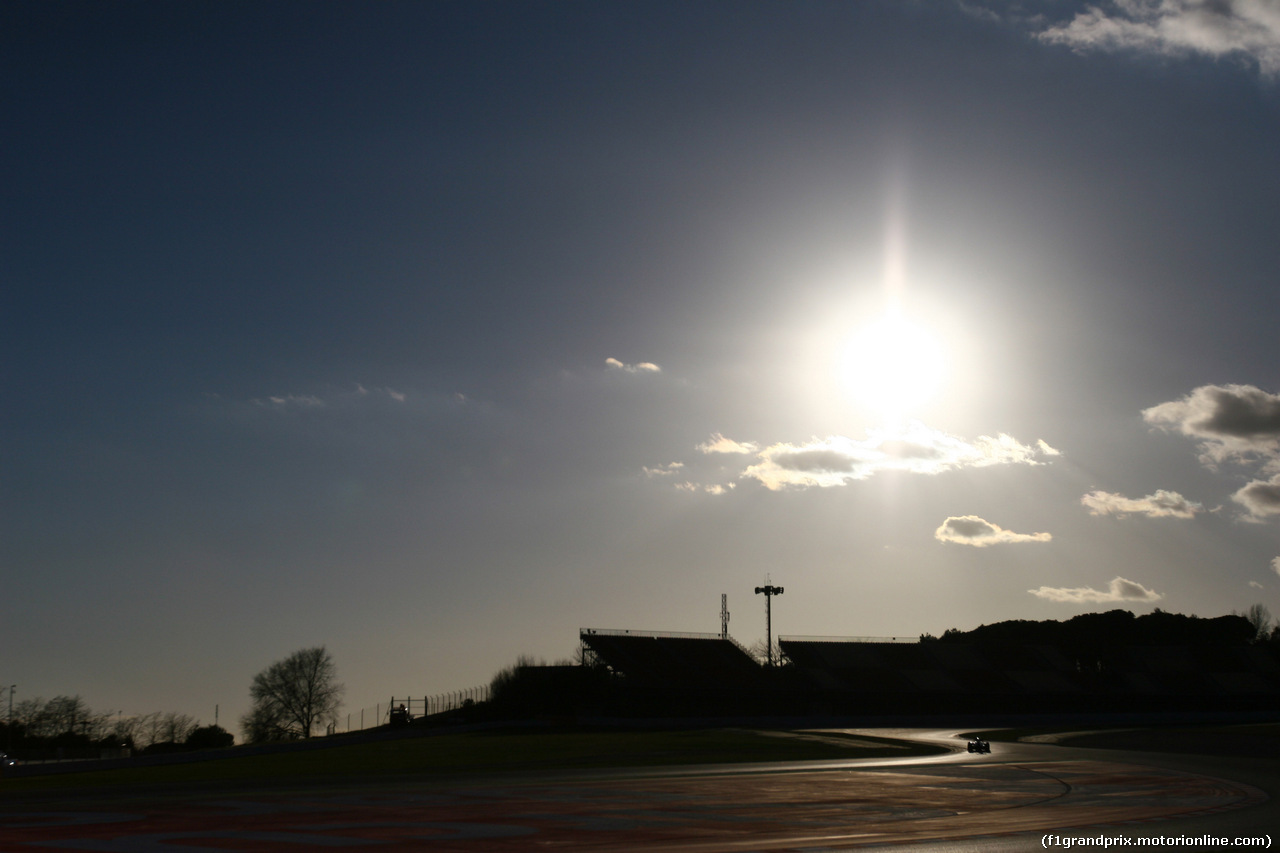 TEST F1 BARCELLONA 28 FEBBRAIO, Low light action.