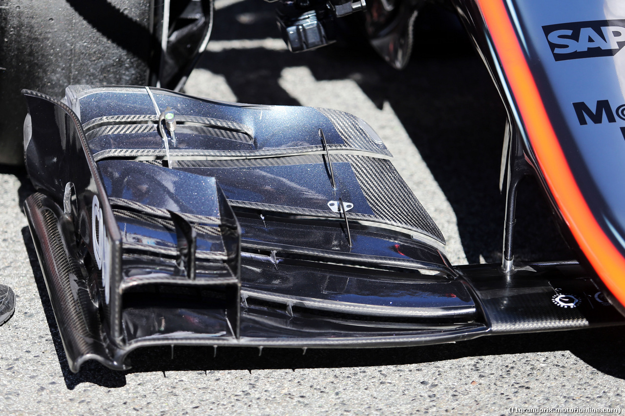 TEST F1 BARCELLONA 28 FEBBRAIO, McLaren MP4-30 front wing detail.
28.02.2015.