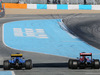 TEST F1 JEREZ 1 FEBBRAIO, (L to R): Marcus Ericsson (SWE) Sauber C34 e Carlos Sainz Jr (ESP) Scuderia Toro Rosso STR10 at the end of the pit lane.
01.02.2015.