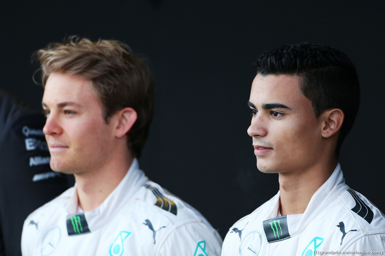 TEST F1 JEREZ 1 FEBBRAIO, (L to R): Nico Rosberg (GER) Mercedes AMG F1 with Pascal Wehrlein (GER) Mercedes AMG F1 Reserve Driver.
01.02.2015.