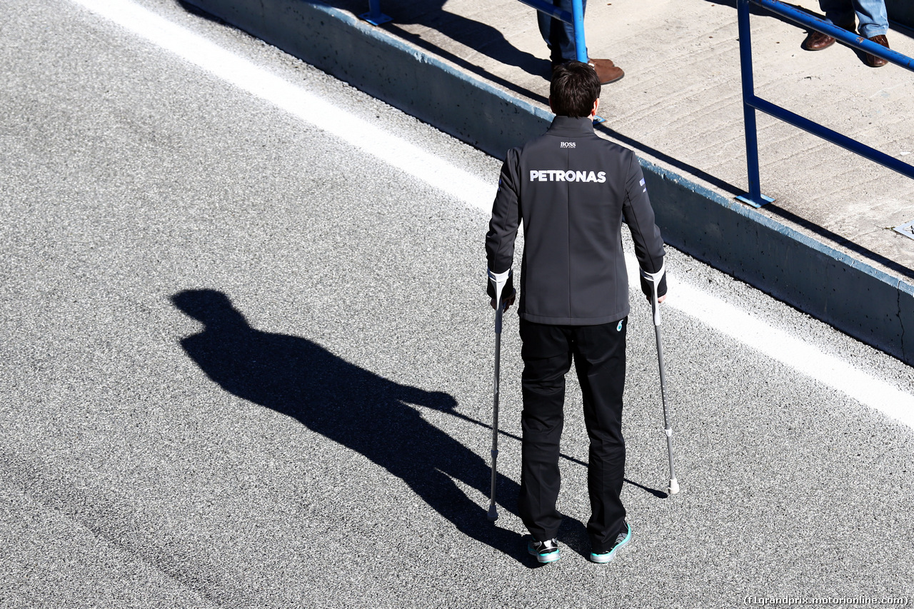 TEST F1 JEREZ 1 FEBBRAIO, Toto Wolff (GER) Mercedes AMG F1 Shareholder e Executive Director on crutches.
01.02.2015.