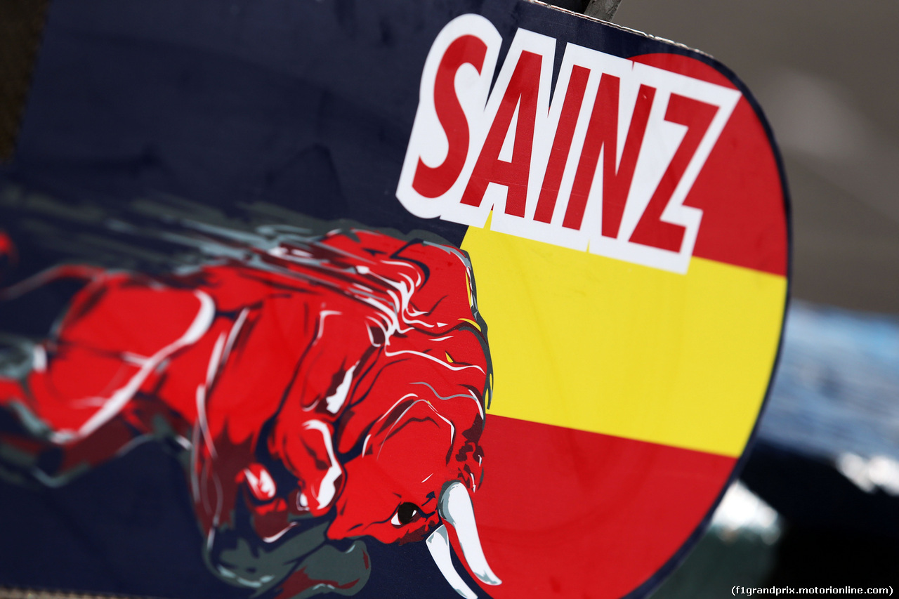 TEST F1 JEREZ 1 FEBBRAIO, Pit board for Carlos Sainz Jr (ESP) Scuderia Toro Rosso STR10.
01.02.2015.