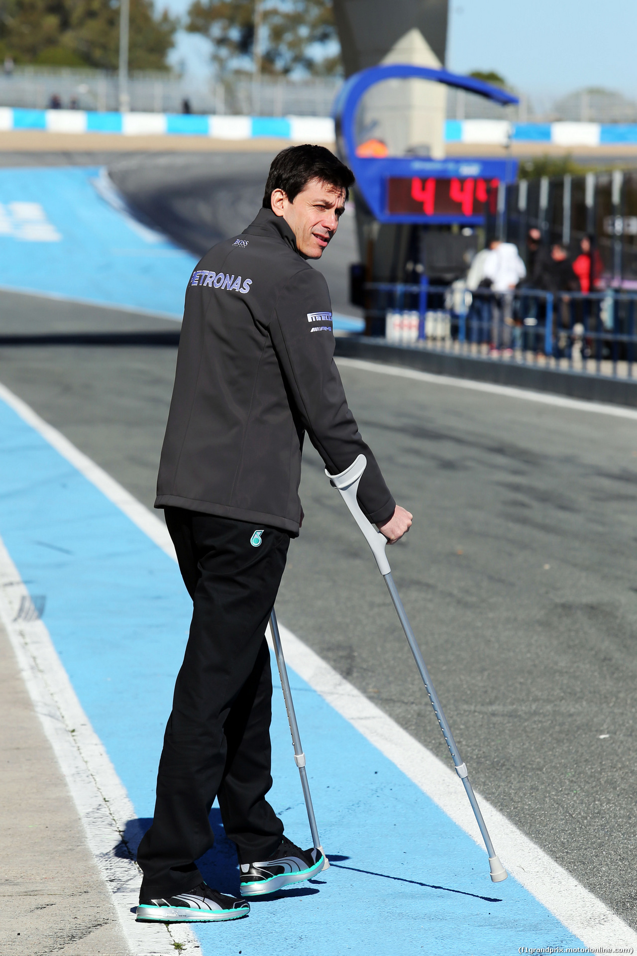 TEST F1 JEREZ 1 FEBBRAIO, Toto Wolff (GER) Mercedes AMG F1 Shareholder e Executive Director  on crutches.
01.02.2015.