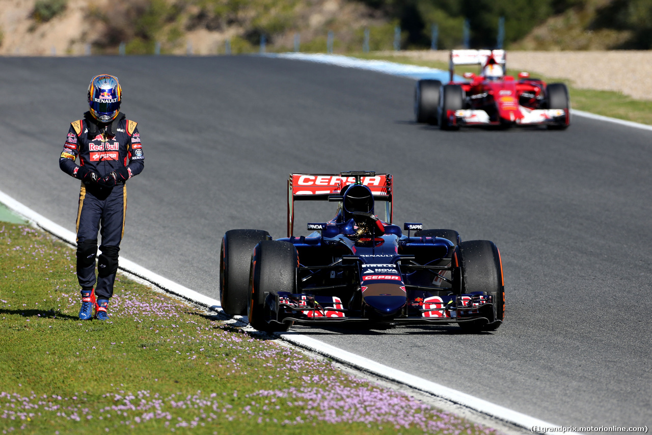 TEST F1 JEREZ 1 FEBBRAIO, Carlos Sainz (ESP), Scuderia Toro Rosso stops on track
01.02.2015.