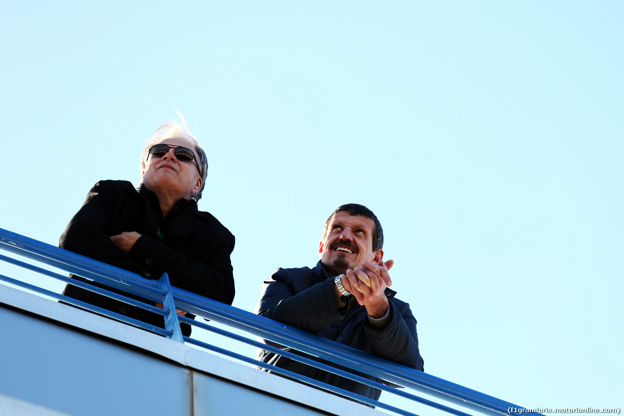 TEST F1 JEREZ 1 FEBBRAIO, (L to R): Gene Haas (USA) Haas Automotion President with Guenther Steiner (ITA) Haas F1 Team Prinicipal.
01.02.2015.