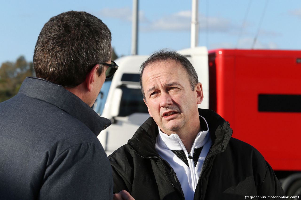 TEST F1 JEREZ 1 FEBBRAIO, (L to R): Guenther Steiner (ITA) Haas F1 Team Prinicipal with Jonathan Neale (GBR) McLaren Chief Operating Officer.
01.02.2015.